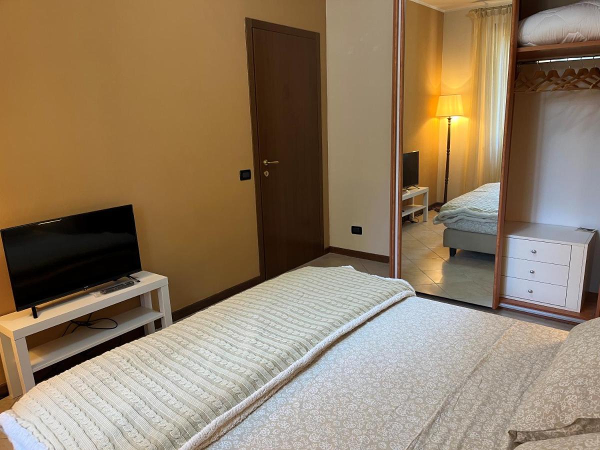Feli Holiday Home - Panoramic Pool Lake View In غاردوني ريفييرا المظهر الخارجي الصورة