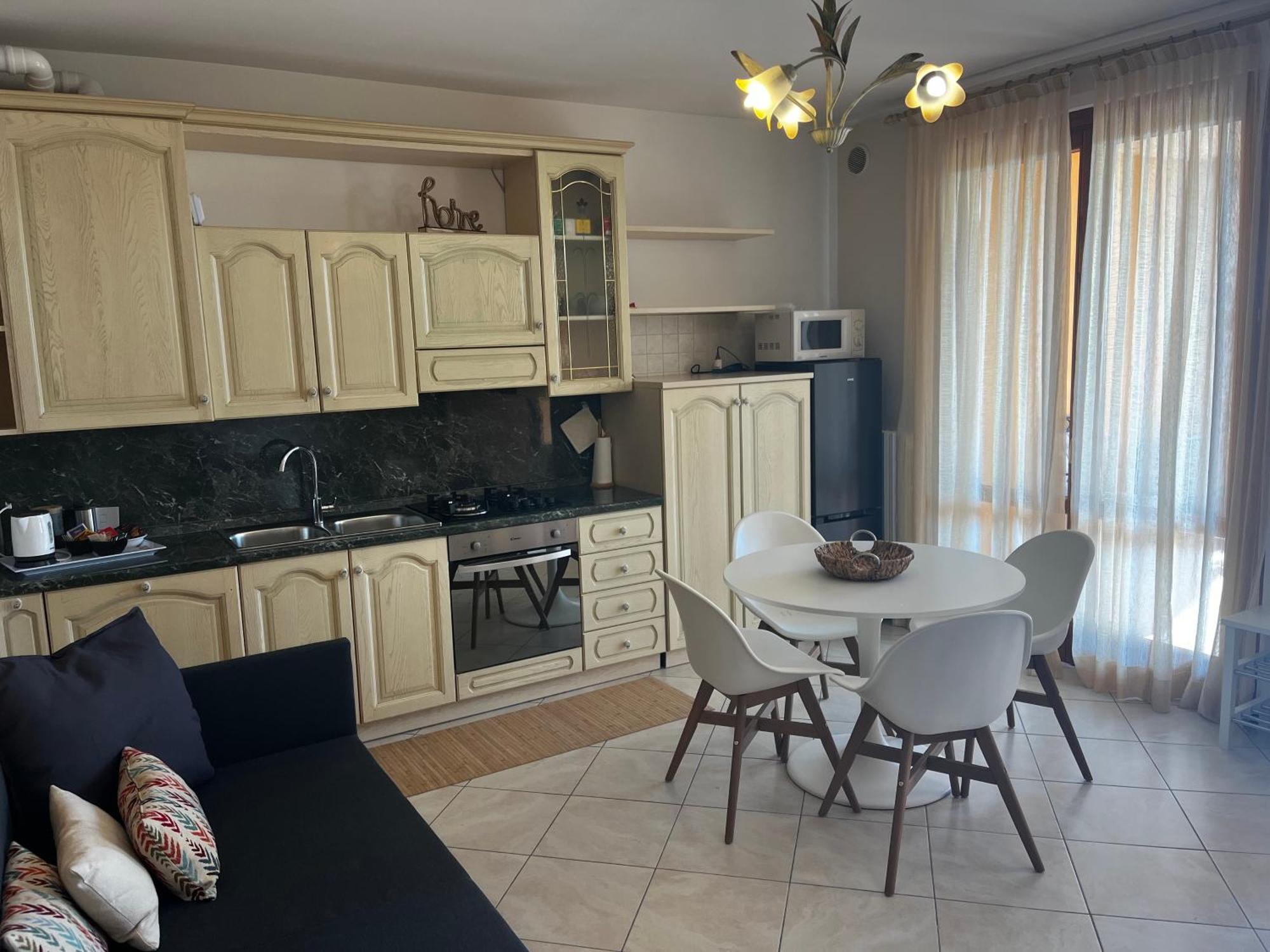 Feli Holiday Home - Panoramic Pool Lake View In غاردوني ريفييرا المظهر الخارجي الصورة